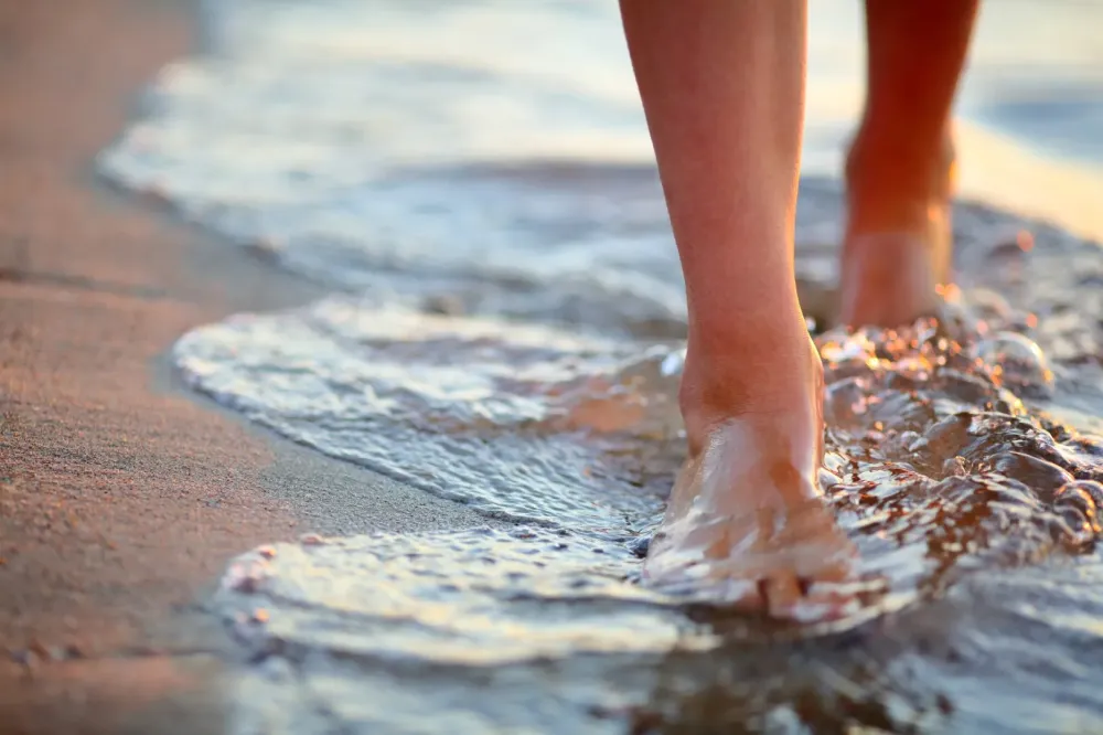 Pieds dans l'eau-mer